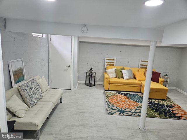 1404 ROANOKE RD, Camden, NJ 08104