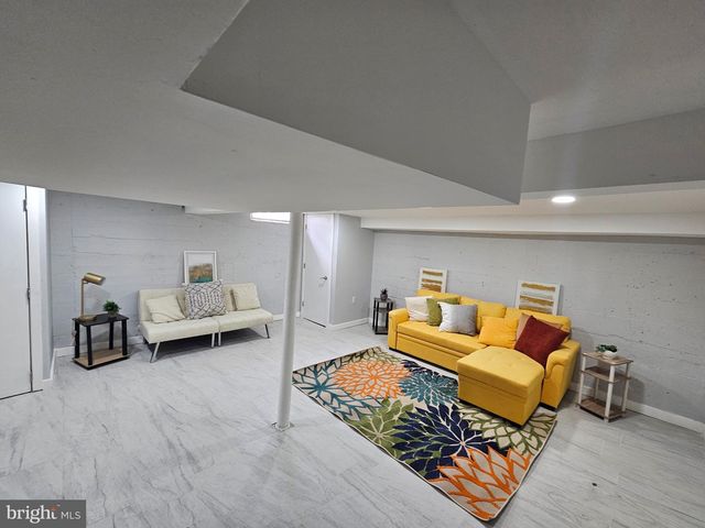 1404 ROANOKE RD, Camden, NJ 08104