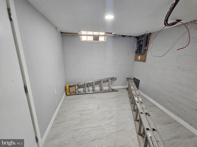 1404 ROANOKE RD, Camden, NJ 08104