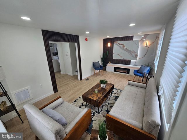 1404 ROANOKE RD, Camden, NJ 08104
