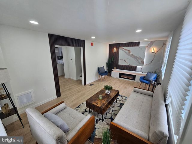 1404 ROANOKE RD, Camden, NJ 08104