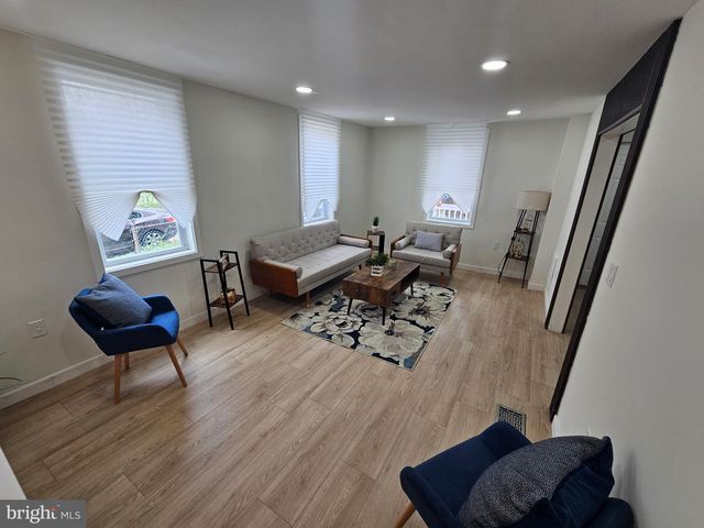 1404 ROANOKE RD, Camden, NJ 08104