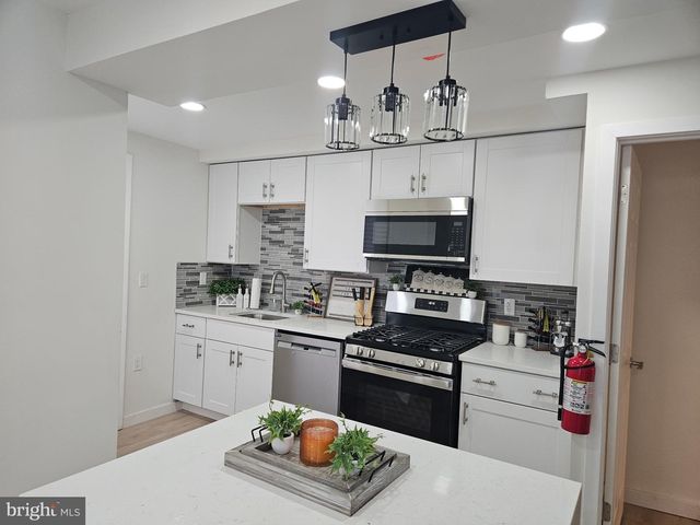 1404 ROANOKE RD, Camden, NJ 08104