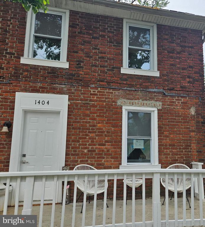 1404 ROANOKE RD, Camden, NJ 08104