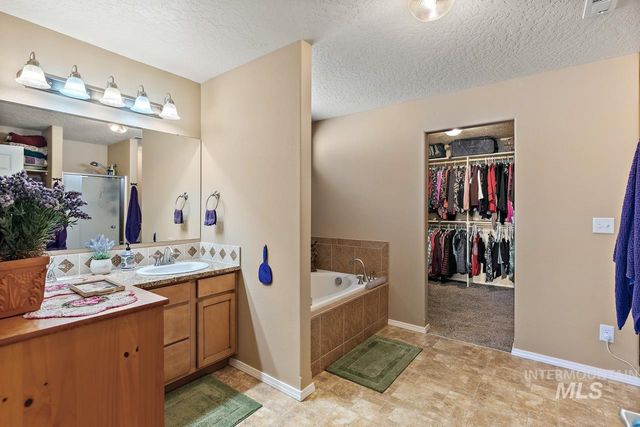 3125 S Jupiter Ave, Boise, ID 83709