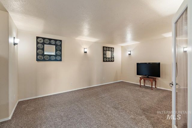 3125 S Jupiter Ave, Boise, ID 83709