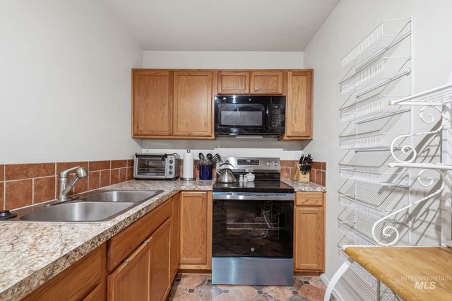 3125 S Jupiter Ave, Boise, ID 83709