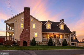 2894 OXFORD RD, New Oxford, PA 17350