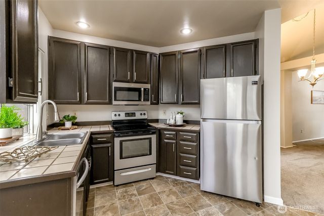 27513 SE 140th Avenue SE, Kent, WA 98042