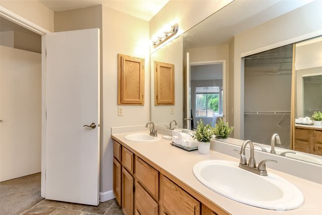 27513 SE 140th Avenue SE, Kent, WA 98042