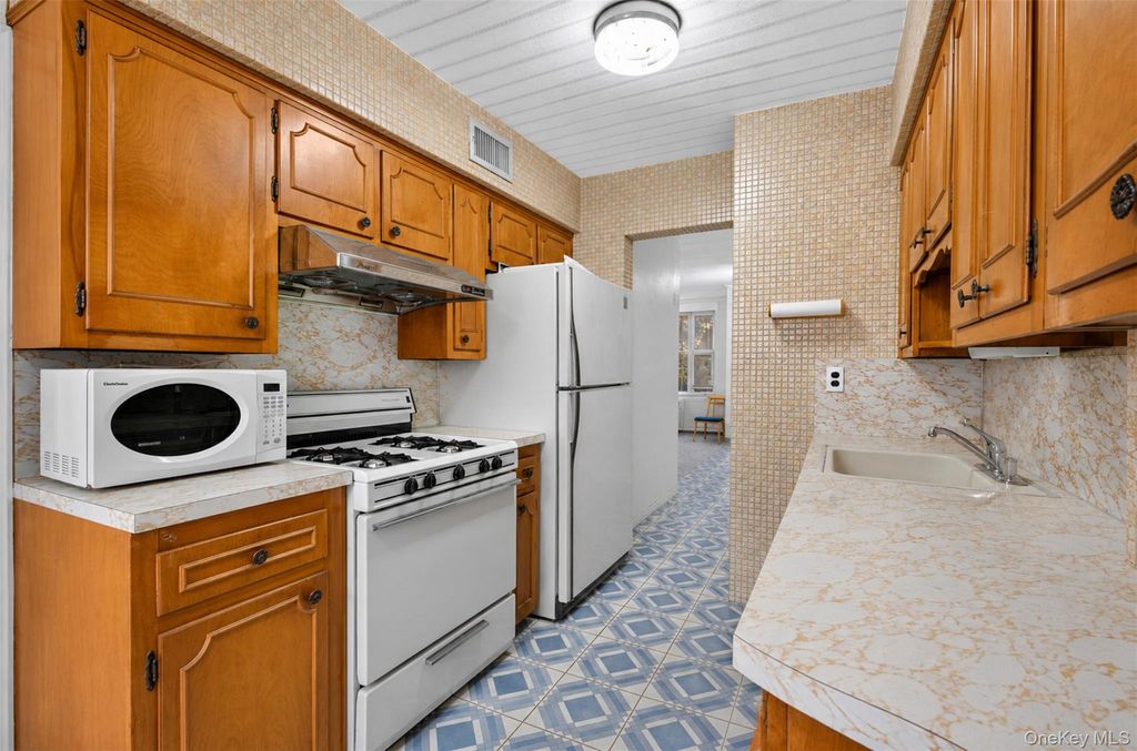 153-34 Booth Memorial Avenue, Flushing, NY 11355 — photo 5