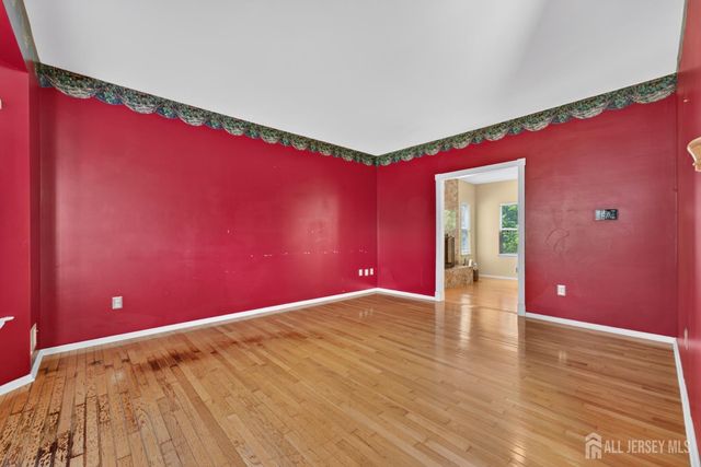 10 Whispering Pines Way, Piscataway, NJ 08854