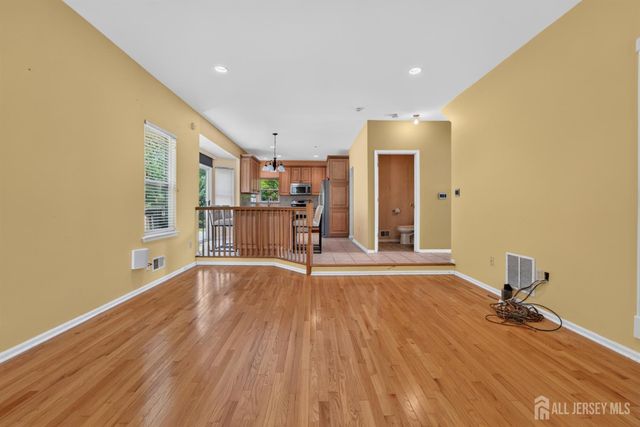 10 Whispering Pines Way, Piscataway, NJ 08854