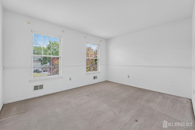 10 Whispering Pines Way, Piscataway, NJ 08854