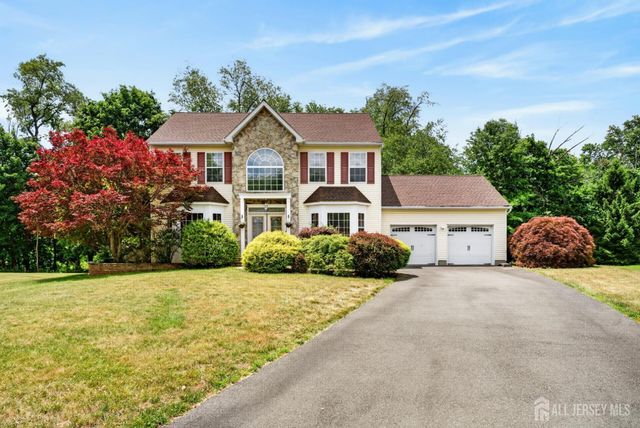 10 Whispering Pines Way, Piscataway, NJ 08854