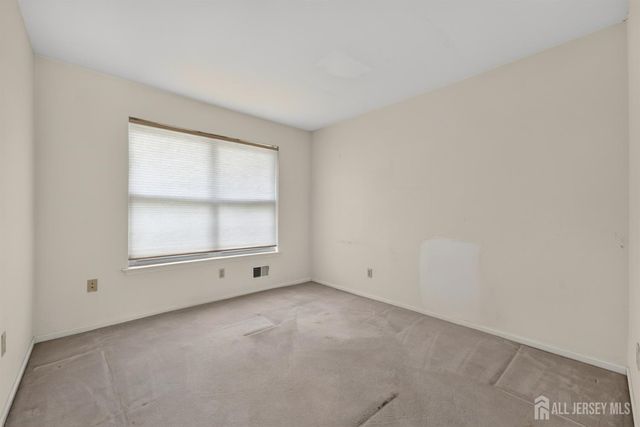 10 Whispering Pines Way, Piscataway, NJ 08854