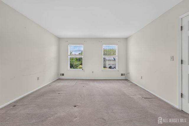 10 Whispering Pines Way, Piscataway, NJ 08854