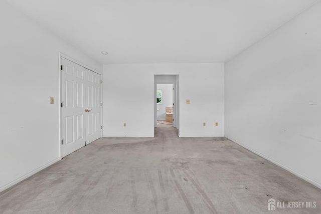 10 Whispering Pines Way, Piscataway, NJ 08854