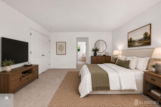 10 Whispering Pines Way, Piscataway, NJ 08854