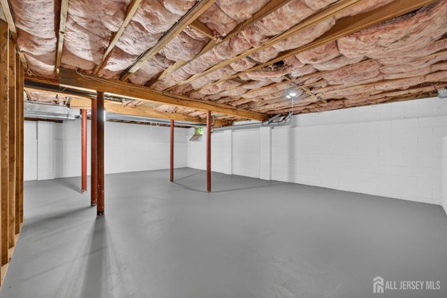 10 Whispering Pines Way, Piscataway, NJ 08854