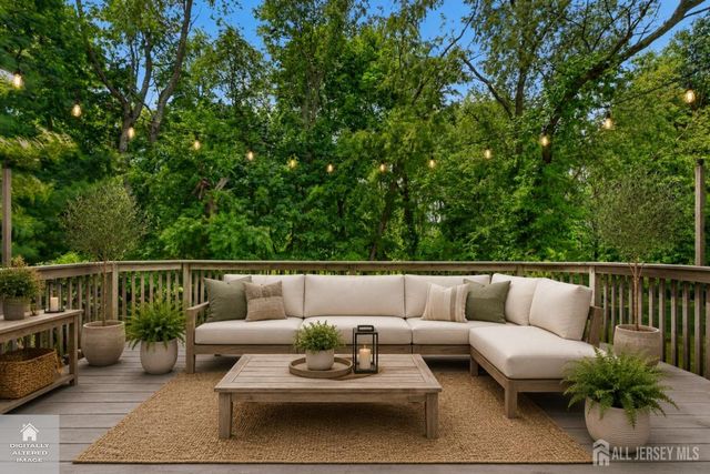 10 Whispering Pines Way, Piscataway, NJ 08854