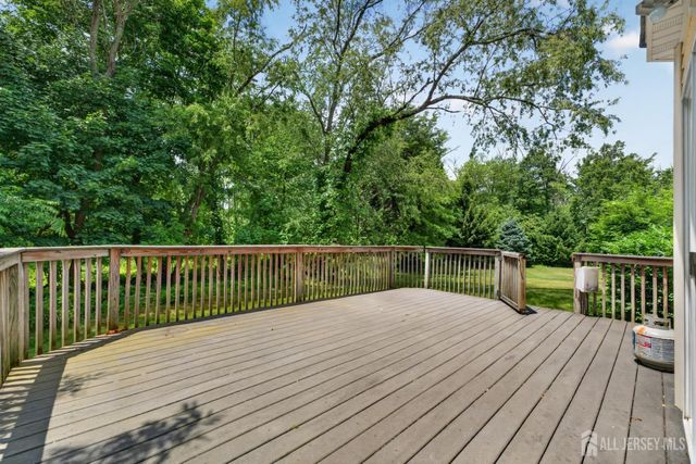 10 Whispering Pines Way, Piscataway, NJ 08854
