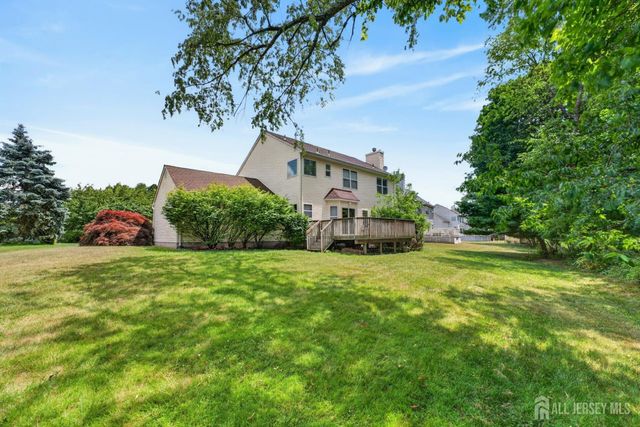 10 Whispering Pines Way, Piscataway, NJ 08854