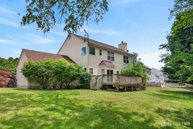10 Whispering Pines Way, Piscataway, NJ 08854