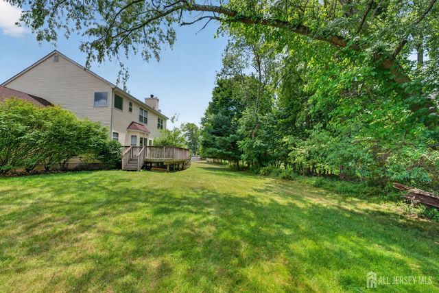 10 Whispering Pines Way, Piscataway, NJ 08854