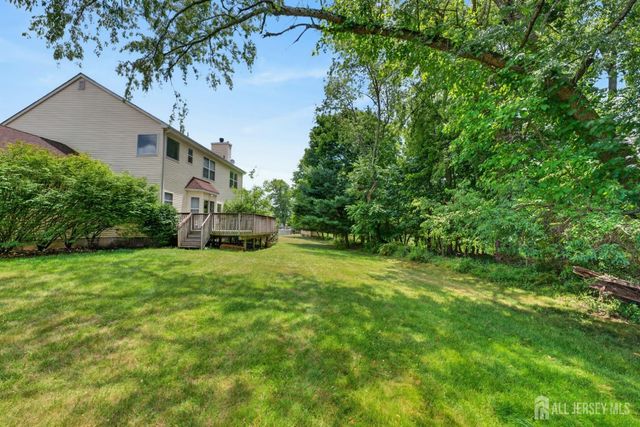 10 Whispering Pines Way, Piscataway, NJ 08854
