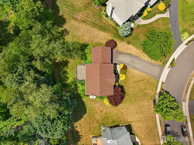 10 Whispering Pines Way, Piscataway, NJ 08854