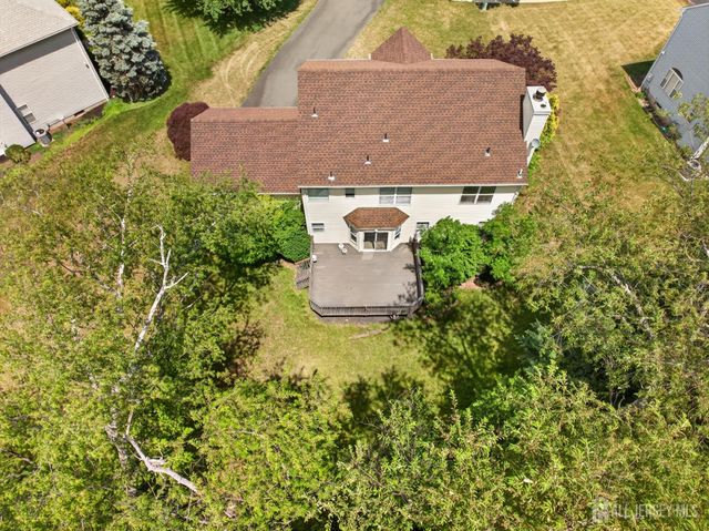 10 Whispering Pines Way, Piscataway, NJ 08854