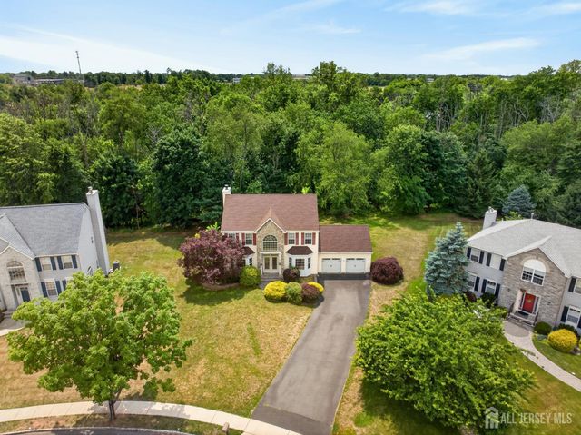 10 Whispering Pines Way, Piscataway, NJ 08854