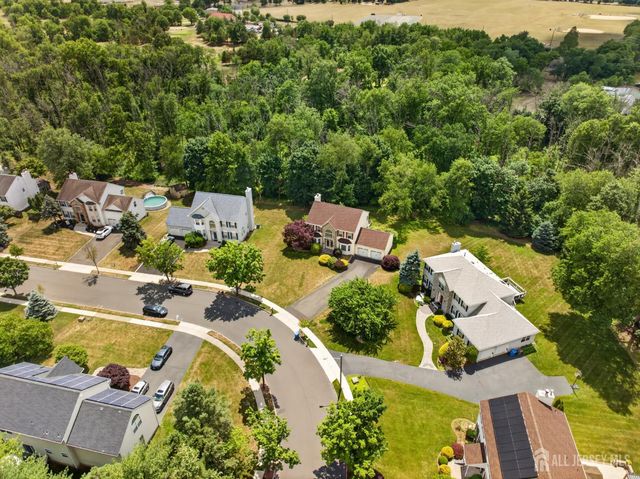 10 Whispering Pines Way, Piscataway, NJ 08854