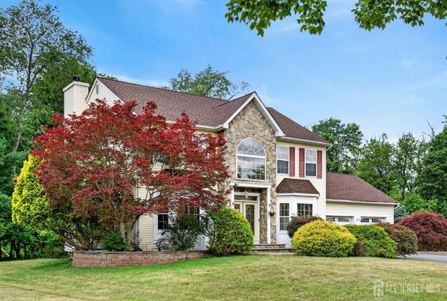 10 Whispering Pines Way, Piscataway, NJ 08854