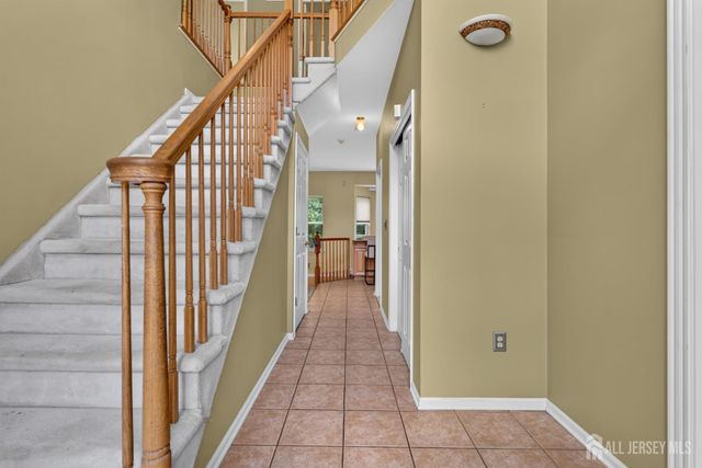 10 Whispering Pines Way, Piscataway, NJ 08854