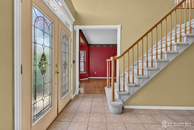 10 Whispering Pines Way, Piscataway, NJ 08854