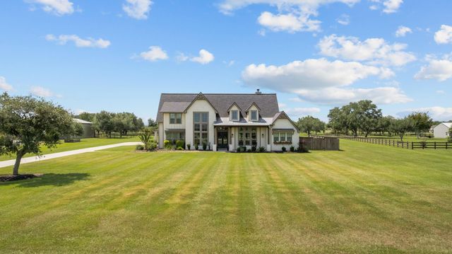 15811 Bayou Oaks Drive, Danbury, TX 77534