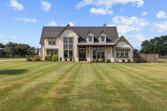 15811 Bayou Oaks Drive, Danbury, TX 77534