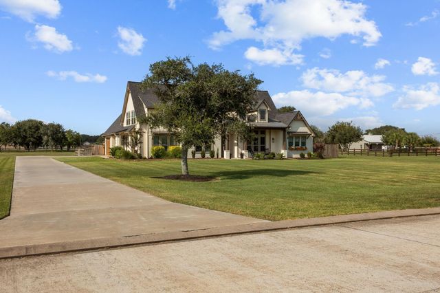 15811 Bayou Oaks Drive, Danbury, TX 77534