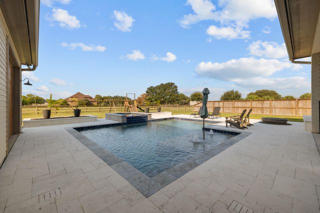 15811 Bayou Oaks Drive, Danbury, TX 77534