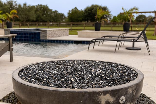 15811 Bayou Oaks Drive, Danbury, TX 77534