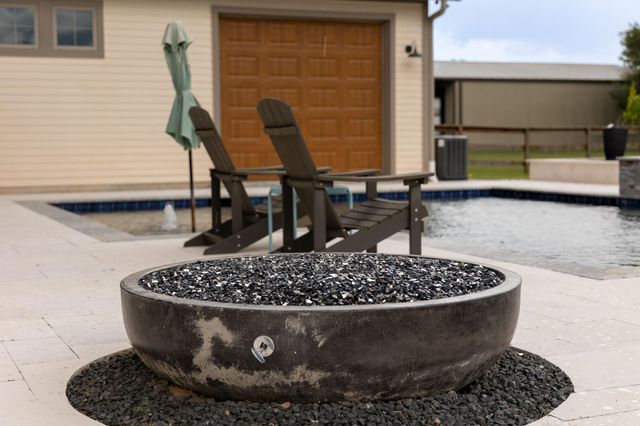 15811 Bayou Oaks Drive, Danbury, TX 77534