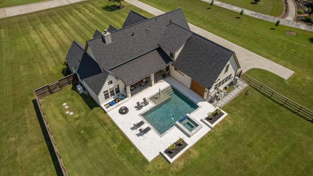 15811 Bayou Oaks Drive, Danbury, TX 77534