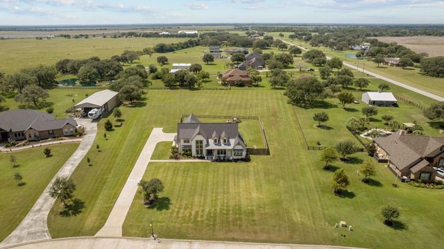 15811 Bayou Oaks Drive, Danbury, TX 77534