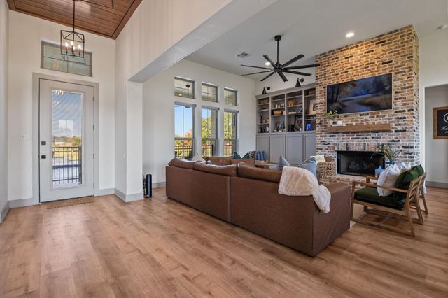 15811 Bayou Oaks Drive, Danbury, TX 77534