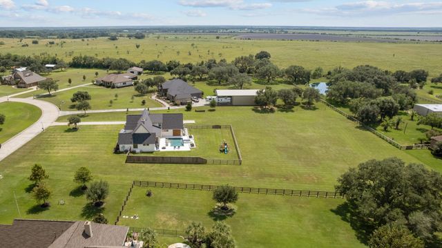 15811 Bayou Oaks Drive, Danbury, TX 77534