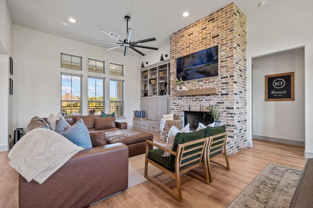 15811 Bayou Oaks Drive, Danbury, TX 77534