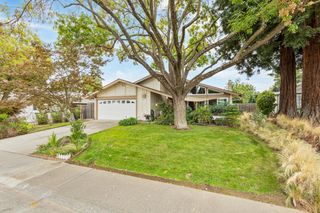 9284 Linda Rio Dr, Sacramento, CA 95826