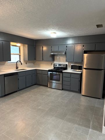 1911 Hill ST, Killeen, TX 76543